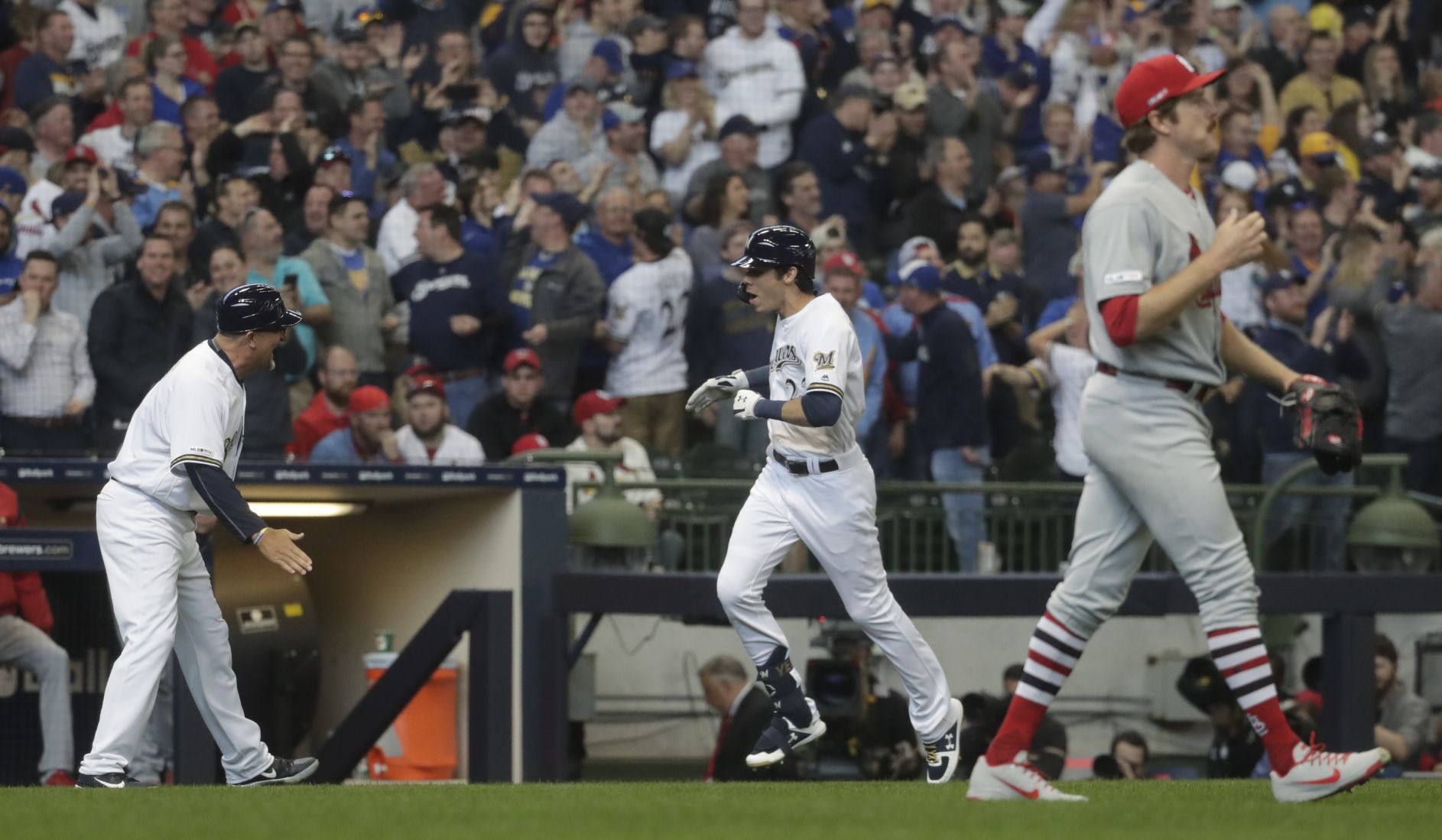 Cardinals, Brewers open baseball season